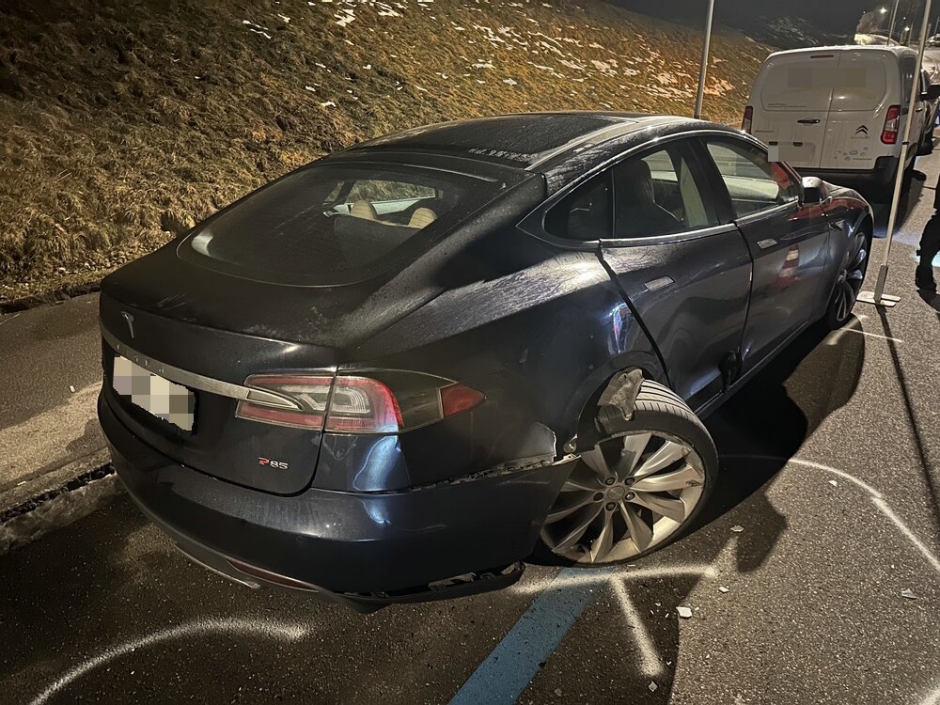 Besch&auml;digtes Auto VU Oberstrasse